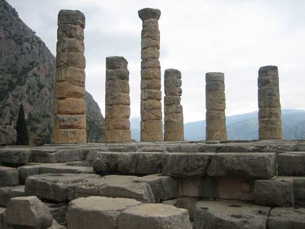 the temple of Apollo at Delphi