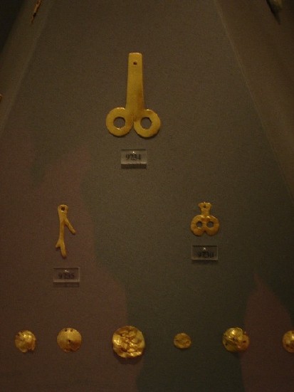 Gold amulet